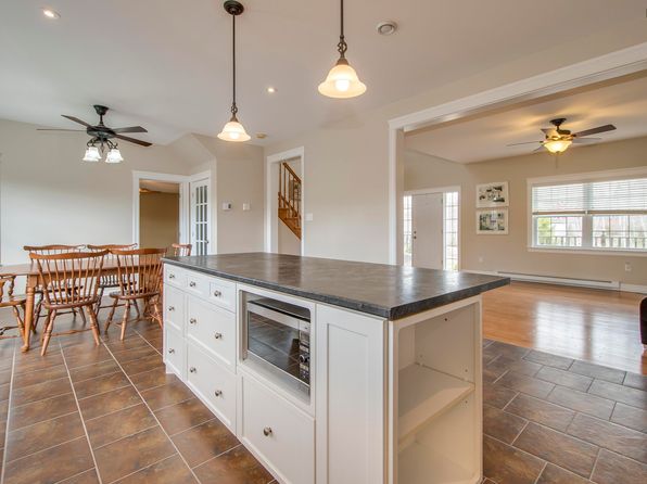 34 Celebration Dr, Fall River, NS B2T 1T8