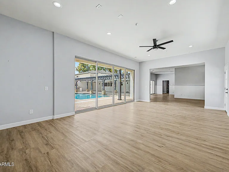 2311 E Colter St — Photo 46