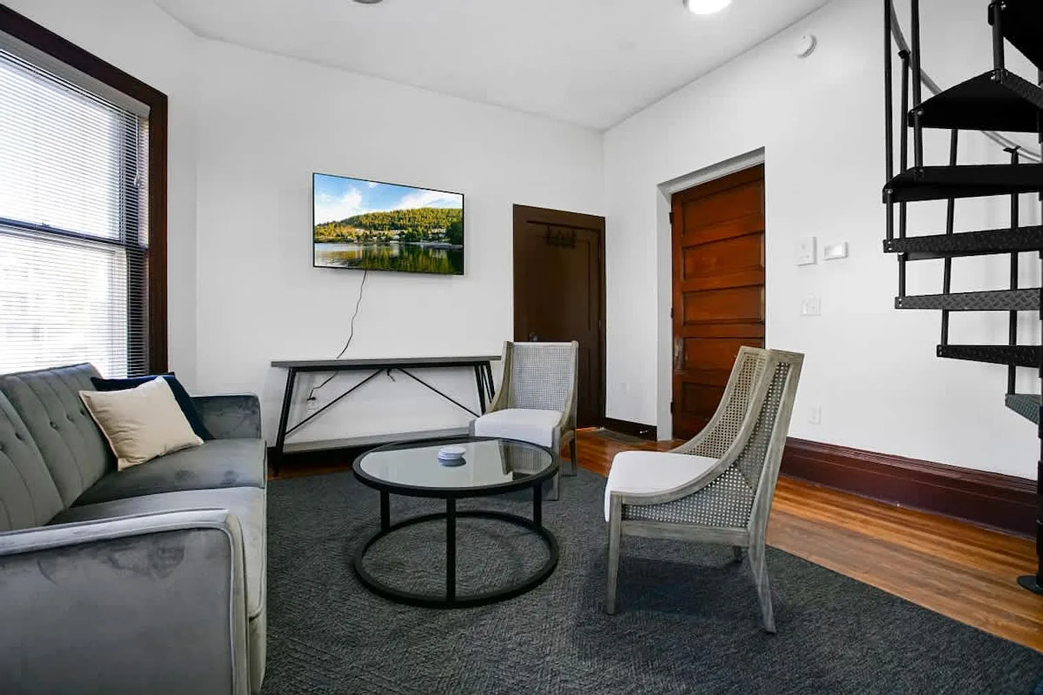1 bed, 1.0 bath, 807 sqft, $1,738 — Photo 4