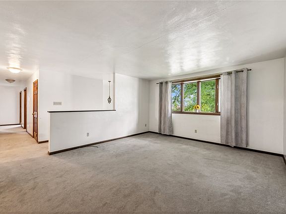 3rd image of 320 Northview Dr