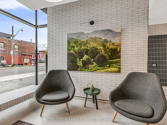 5th image of 115 Larchmount Ave #411