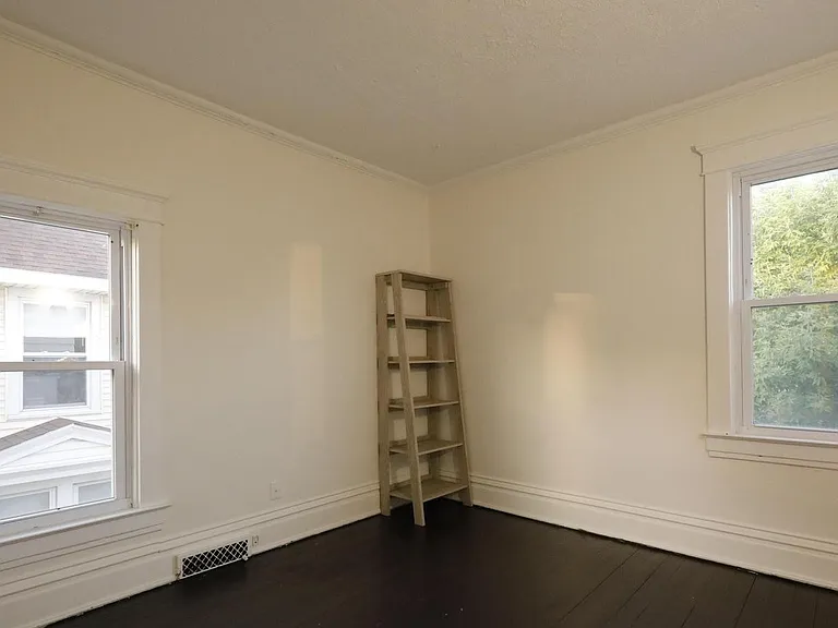 504 N Walnut St — Photo 11