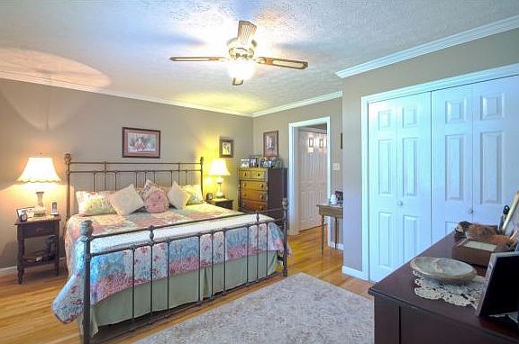 4th image of 501 Doe Meadow Ct