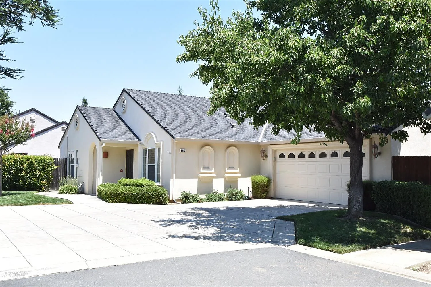667 Kerry Ct photo 1
