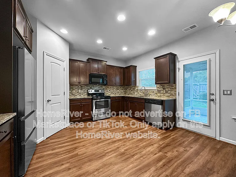 228 Renford Rd — Photo 4