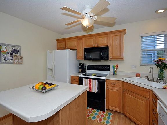 4th image of 3209 SW Townpark Cir