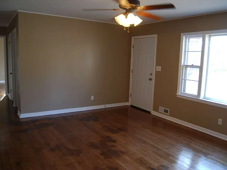 1512 SW Highway Ln — Photo 3
