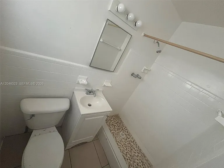 1211 NE 6th St #2 — Photo 7