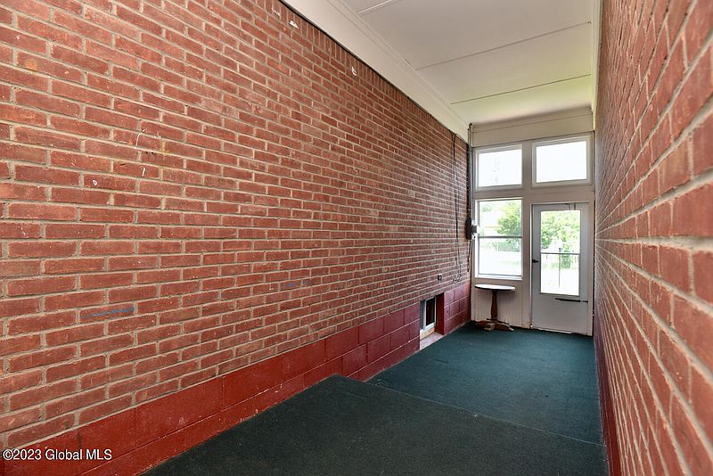 4th image of 1 Roe Avenue