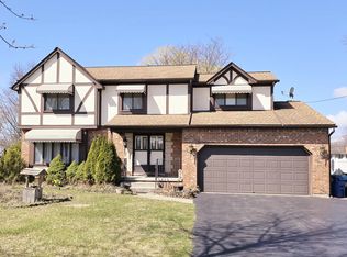 650 Hopkins Rd, Williamsville, NY 14221