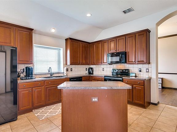 2nd image of 112 Mahonia Dr