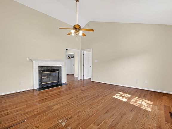 5th image of 100 Cherrylaurel Dr