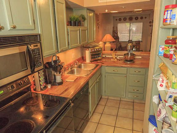 5th image of 5200 Villa View Dr APT 10D