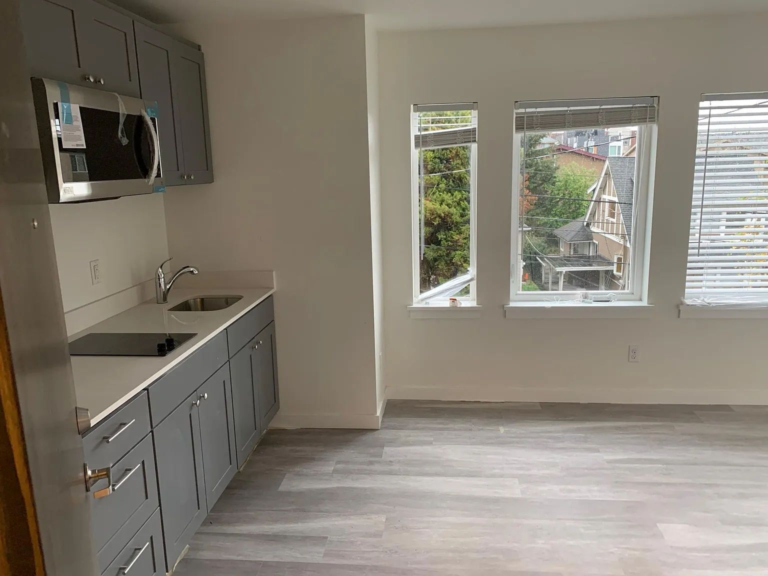 4263 7th Ave NE — Photo 3
