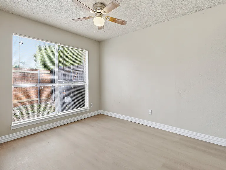 2528 Lido Ln — Photo 11