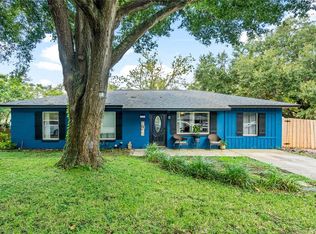 1303 Redwood Ct, Tavares, FL 32778