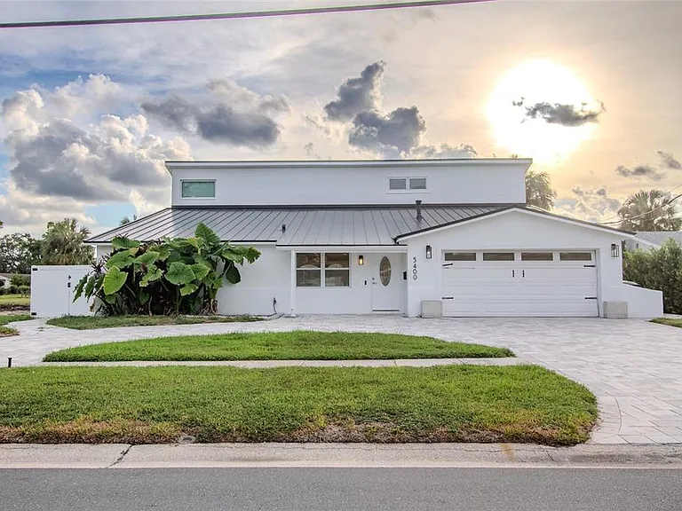 5400 Denver St NE — Photo 1
