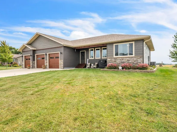 111 W Bay Rd, Lake Park, IA 51347