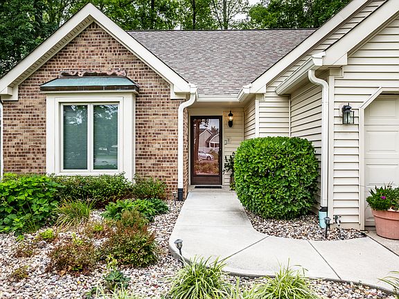 3rd image of 7932 Wickfield Ct