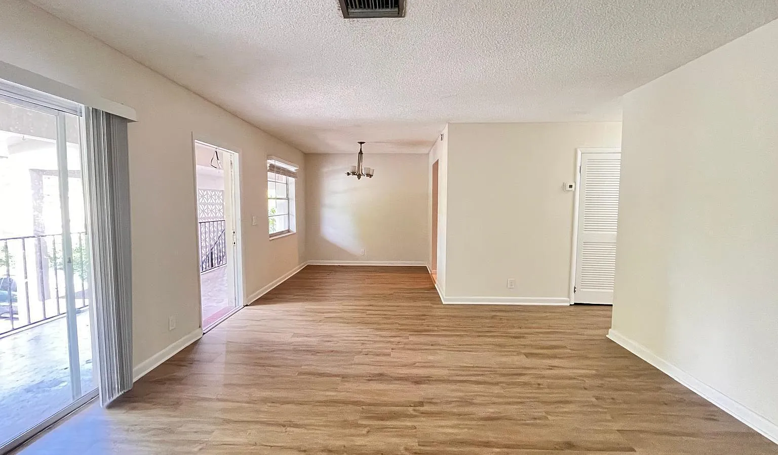 2 bed, 1.5 bath, 875 sqft, $2,200 — Photo 3