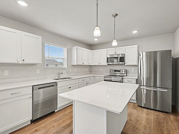 3rd image of 1630 Roosevelt Ct