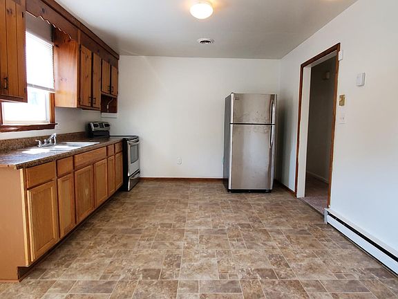 4th image of 1338 Steele St