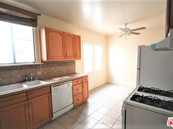 5th image of 442 1/2 N Orange Grove Ave