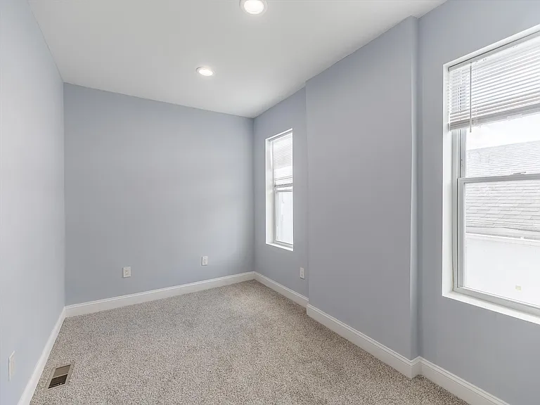 19 Osborn St — Photo 16