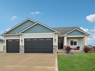 9190 Cody Dr, West Des Moines, IA 50266