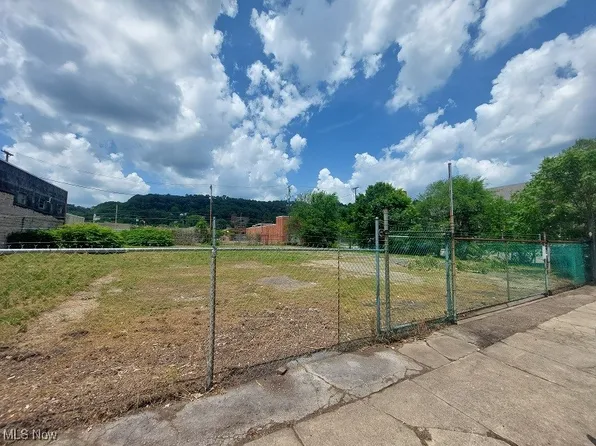 235 N 5th St, Steubenville, OH 43952