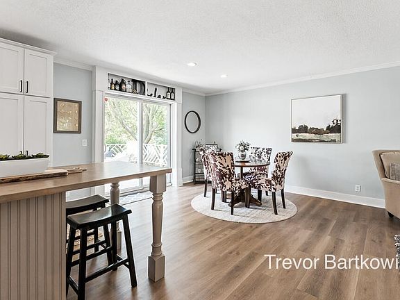 3rd image of 18005 Mohawk Dr