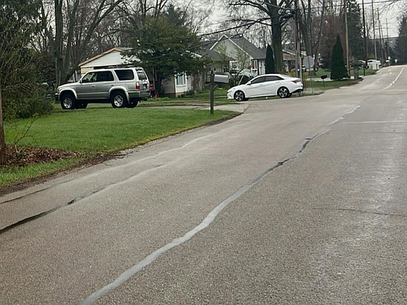 3rd image of 375 Douglas Rd