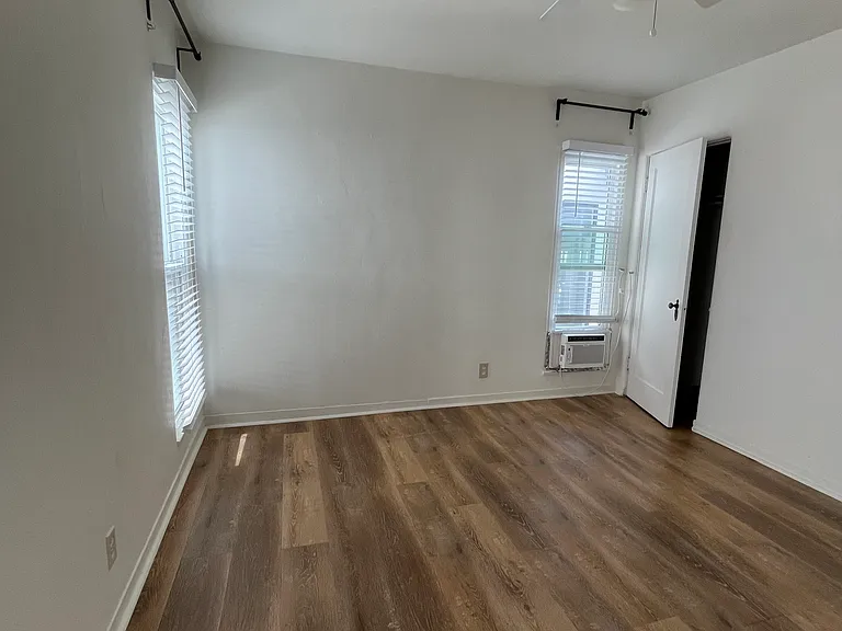 3012 Manhattan Ave #1/2 — Photo 10