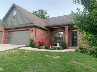 3909 E Spyglass Hill Dr, Fayetteville, AR 72701