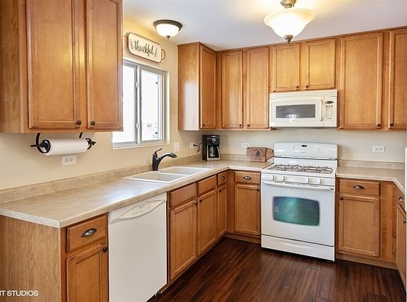 3rd image of 2411 Fleetwood Dr