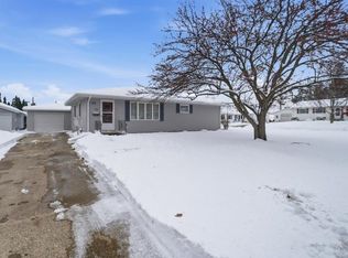 102 Jahnke Ave, Waverly, IA 50677