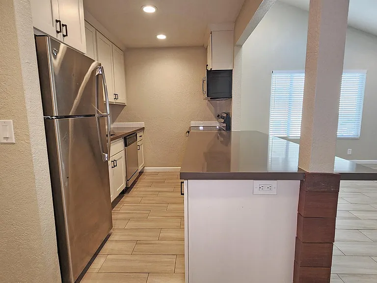 2222 I St #13 — Photo 8