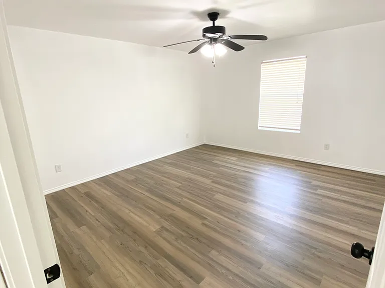 2508 E Houston St #B — Photo 10