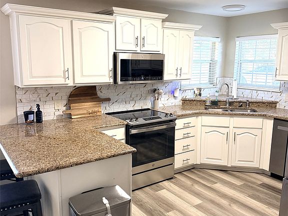 4th image of 3925 Misty Ln