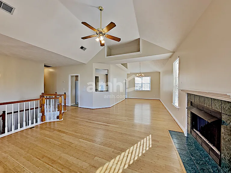 622 Creekfront Dr — Photo 6