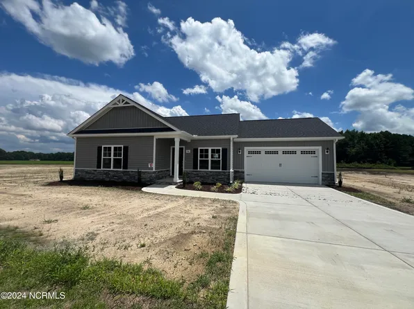 54 Oakbridge Way, Pikeville, NC 27863