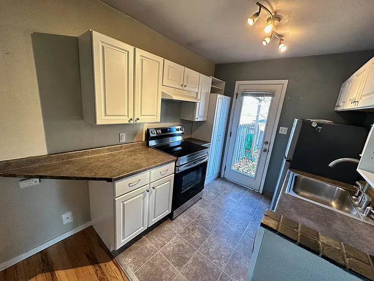 190 E 28th Ave #1 — Photo 1