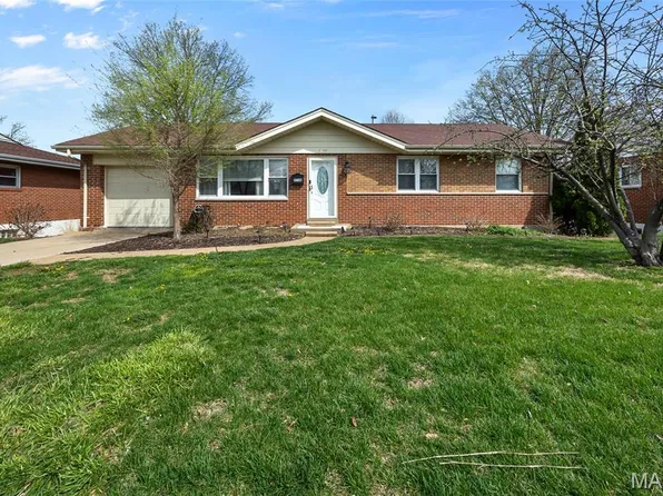 9748 Mackenzie Rd, Saint Louis, MO 63123