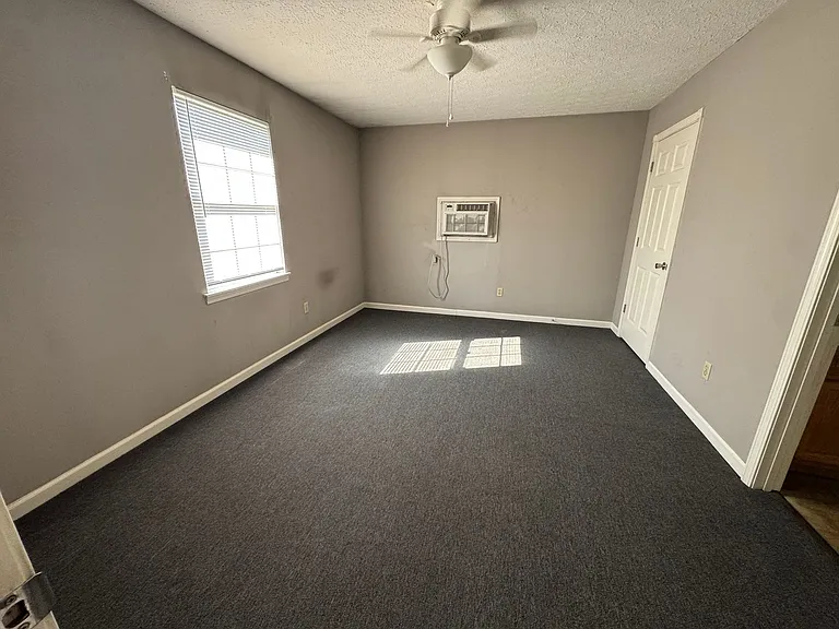 River Valley Apartments — Photo 11