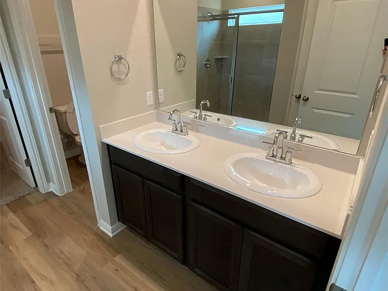 912 Main St — Photo 11