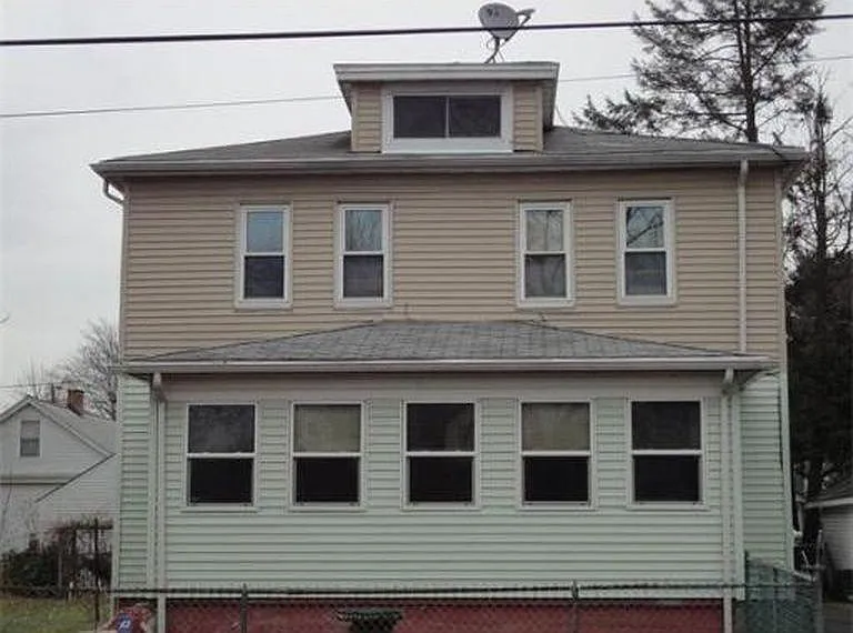 5 bed, 1900 sqft, $3,050 — Photo 3