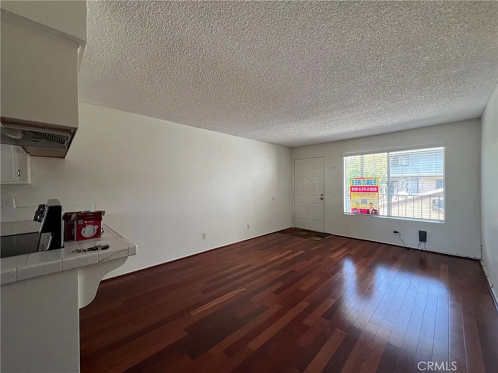 2 bed, 936 sqft, $2,500 — Photo 2