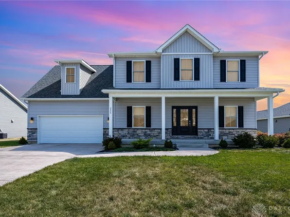 225 Fox Harbor Dr, Troy, OH 45373