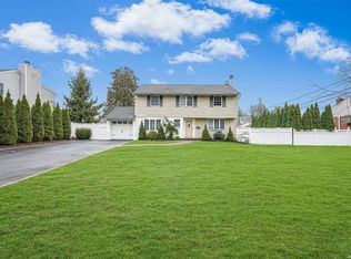 11 Rumford Rd, Kings Park, NY 11754