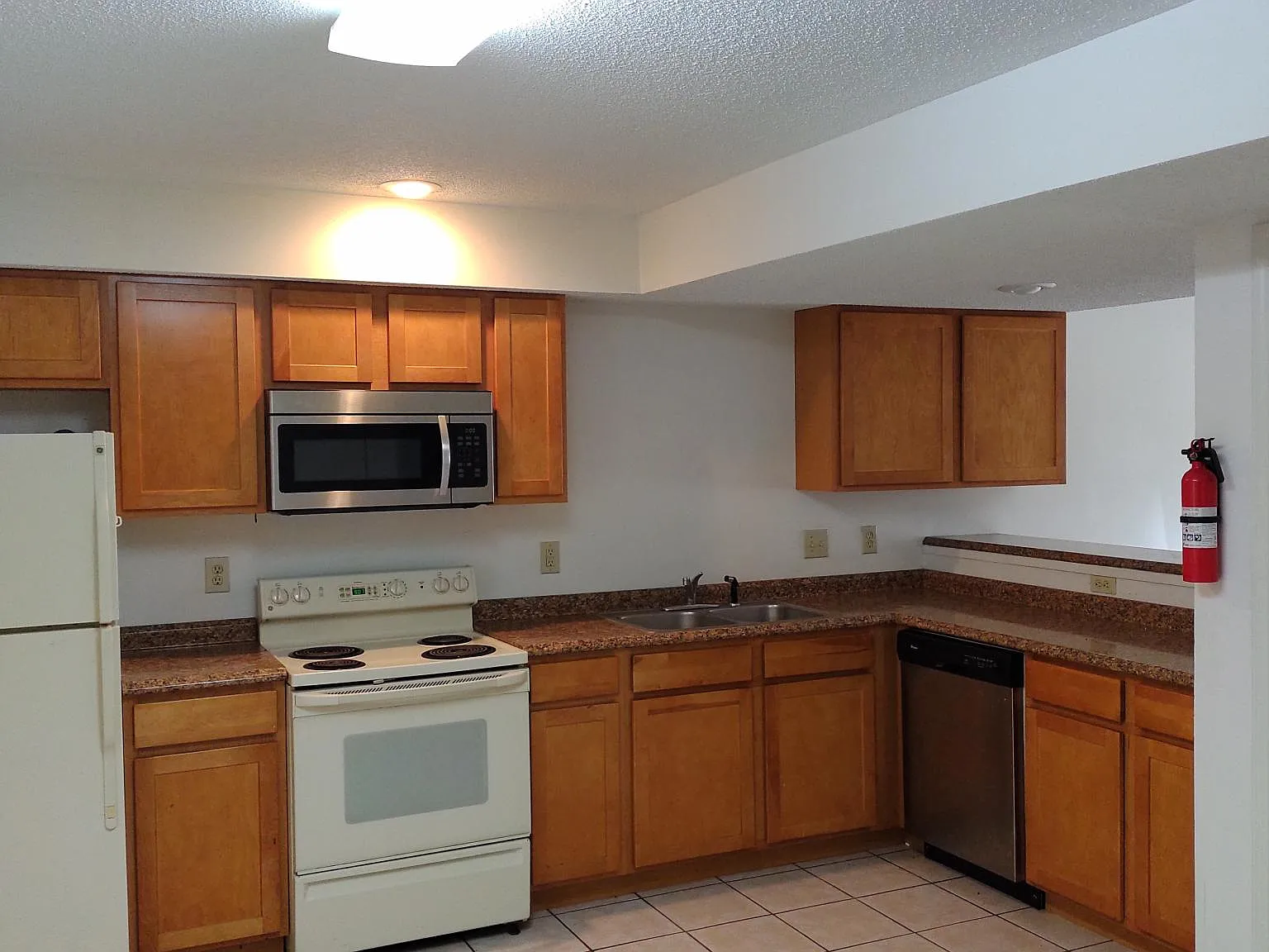 2 bed, 2.5 bath, 1240 sqft, $1,450 — Photo 3